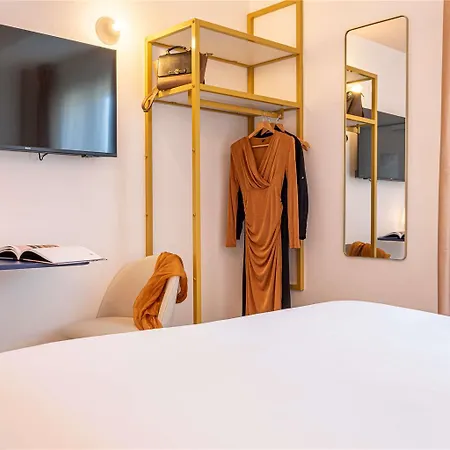 Ibis Styles Eiffel Cambronne Hotel 3*