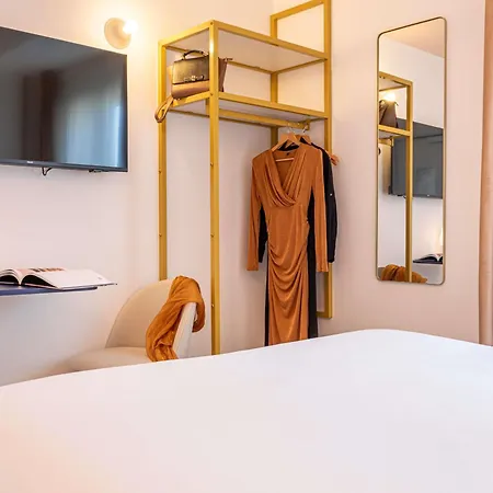 Ibis Styles Eiffel Cambronne Hotel 3*