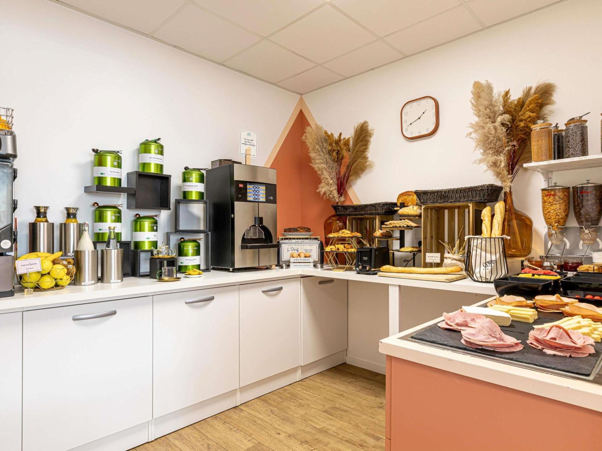 Hotel Ibis Styles Eiffel Cambronne 3*